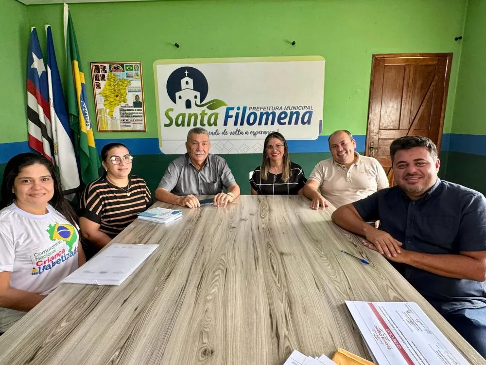Prefeito Salomão Barbosa anuncia pagamento inédito do 14° salário para professores de Santa Filomena