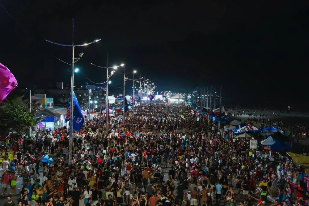 Ivete Sangalo puxa trio em prévia histórica do Carnaval do Maranhão