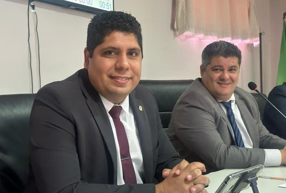 Câmara aprova projeto lei de autoria do vereador Ricardo Lucena que visa gratuidade para profissionais de educação física em academia de presidente dutra. 