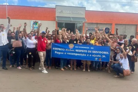 Servidores municipais de São Domingos realizam grande ato público por reajuste salarial e regulamentação de precatórios do FUNDEF
