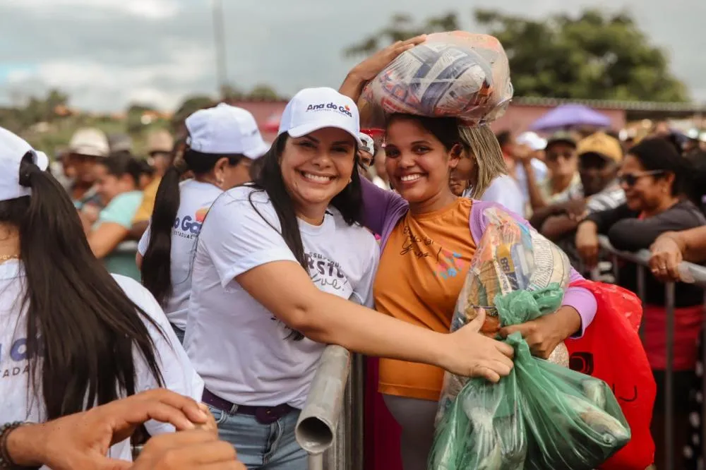 Deputada Ana do Gás distribui mais de 5 toneladas de alimentos em Santo Antônio dos Lopes