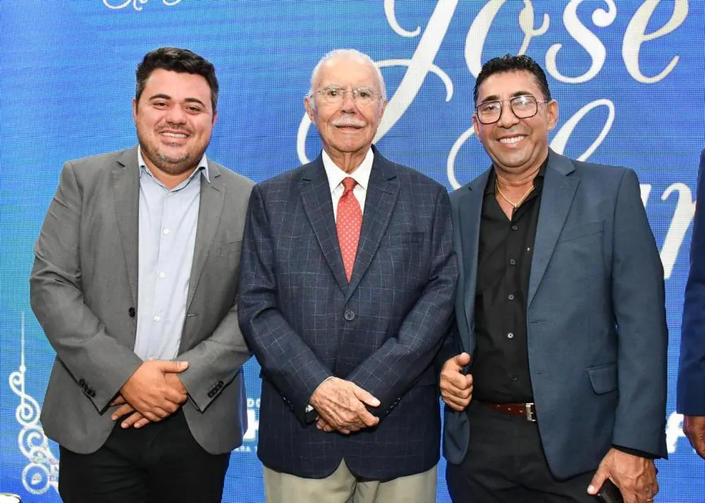 Ayrton Nutrilar e Dr. Agenor Bílio, marcaram presença como convidados ilustres em um prestigiado almoço promovido pela FIEMA, em homenagem ao ex-presidente da República José Sarney.