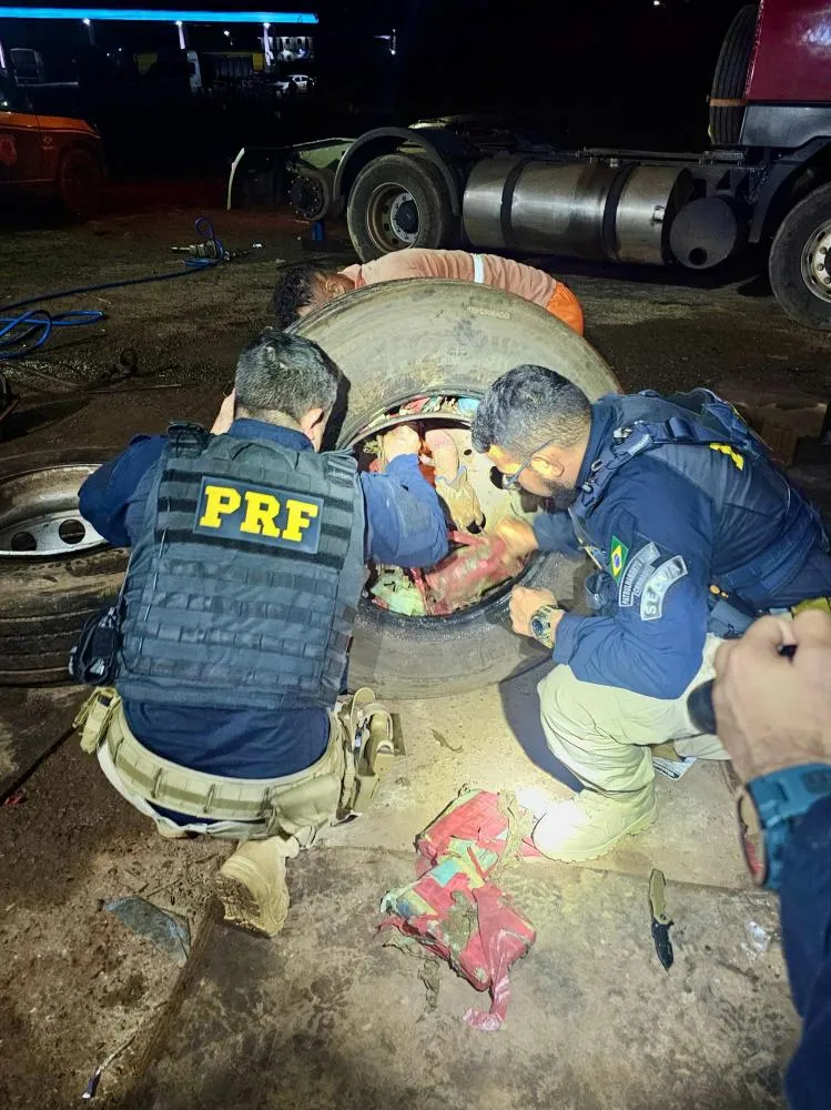 PRF apreende mais de 188 kg de drogas escondidas em pneus de caminhão em São Luís (MA)