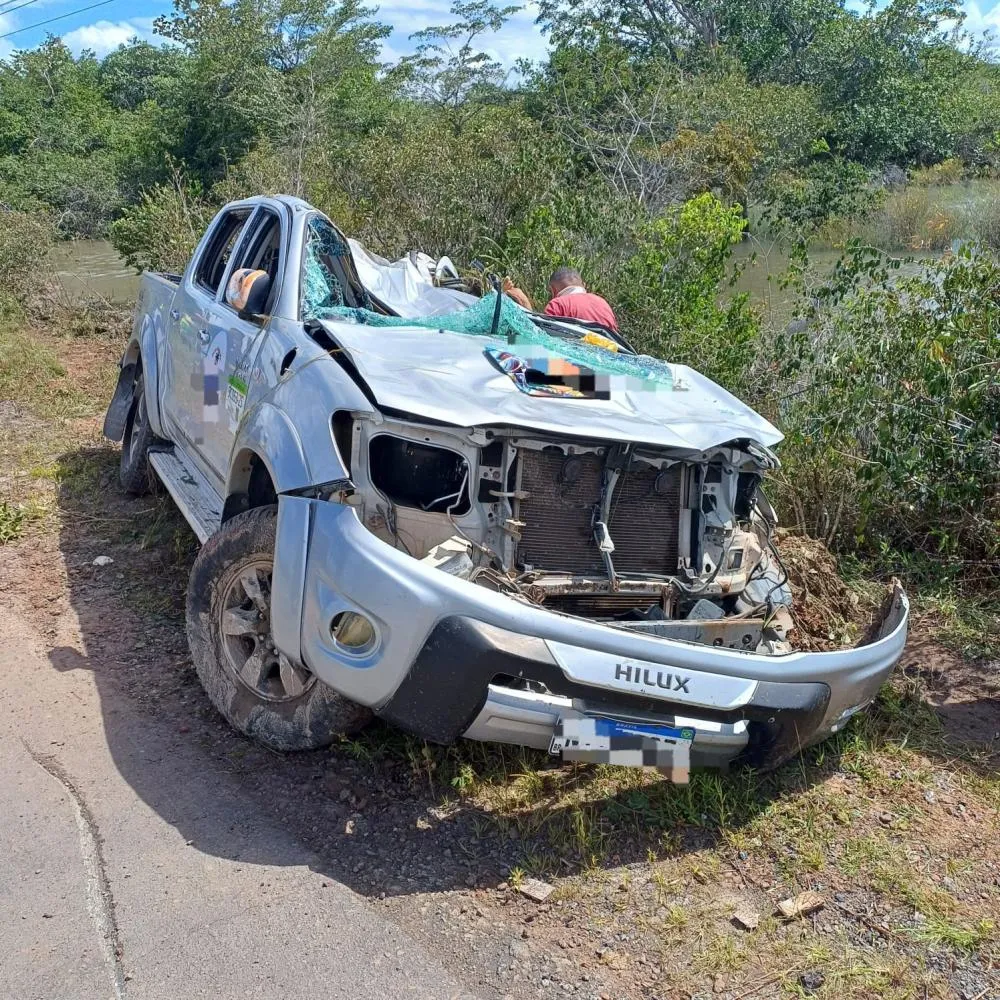 Caminhonete capota e deixa três mortos na BR-402 no Maranhão