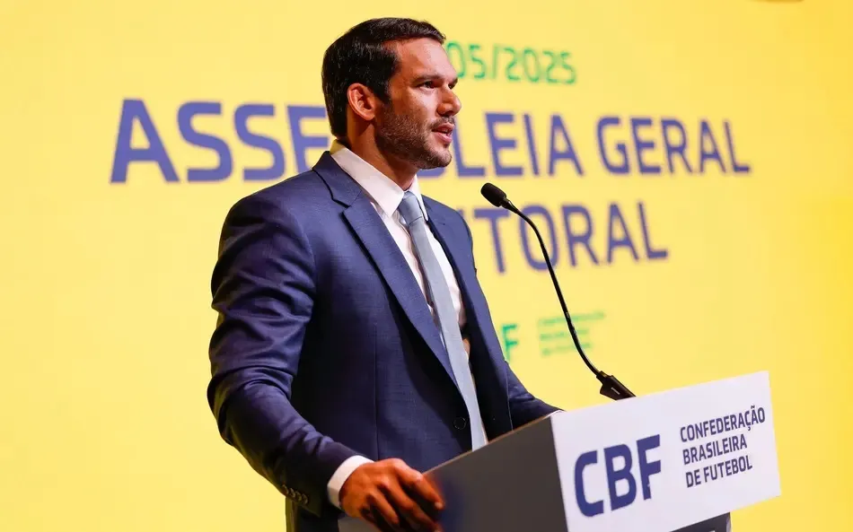 Novo presidente da CBF, Samir Xaud descarta camisa vermelha na Seleção