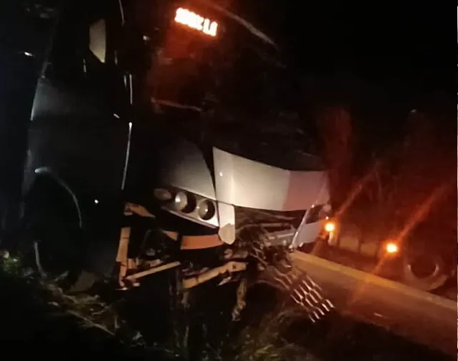 Colisão na BR-135 Envolve Van do TFD de Tuntum que Retornava de São Luís