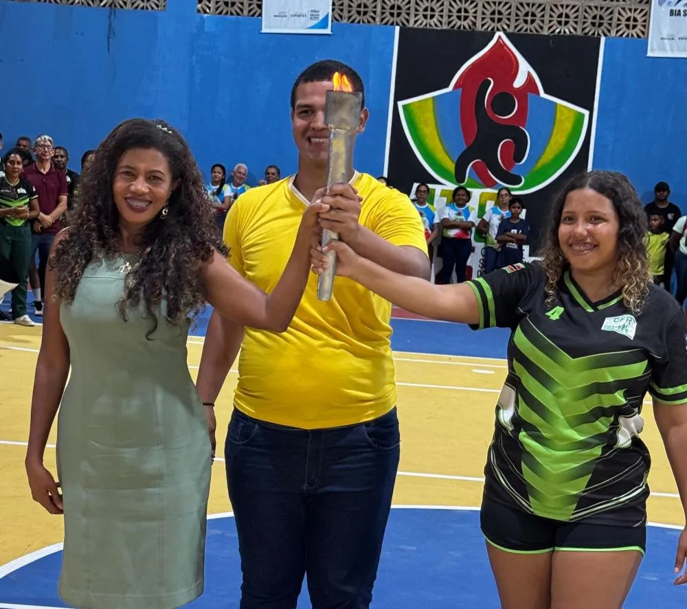 Prefeita Lacerda abre oficialmente os Jogos Escolares 2025 em São João do Sóter