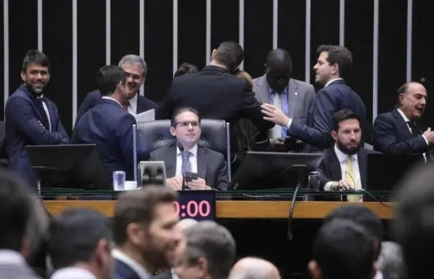 346 a 97: Governo Lula sofre dura derrota na crise do IOF