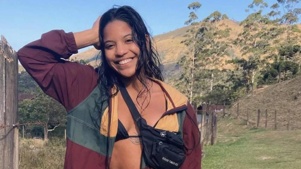 Morre a jovem brasileira que caiu em vulcão na Indonésia