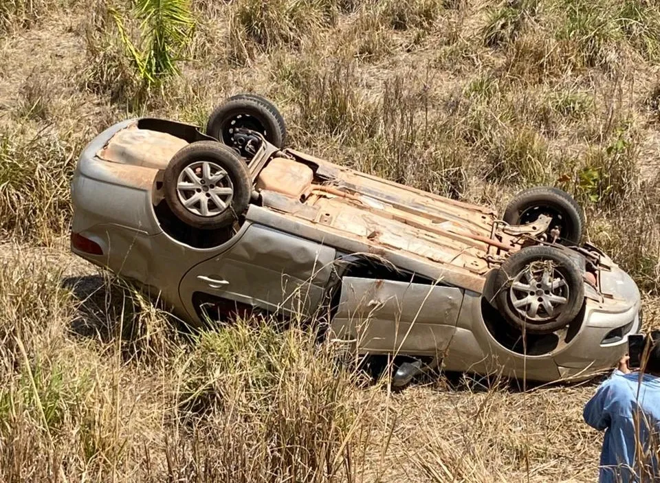 Motorista perde controle e Veículo capota nas proximidades da cidade de Graça Aranha/MA.