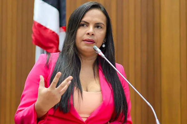Deputada tem salário penhorado para pagamento de dívida no MA
