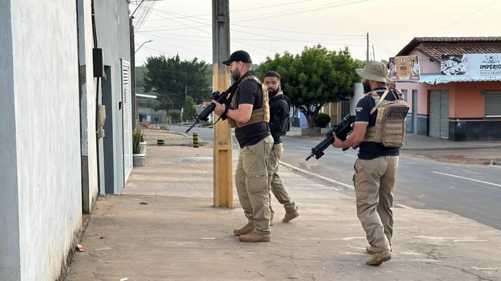 Em Barra do Corda e Fernando Falcão, Polícia Civil prende suspeitos de tráfico e apreende arma de uso restrito, dinheiro e drogas