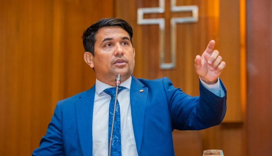 BOMBA! Deputado Wellington do Curso pede afastamento de delegado Cesar Ferro da 13ª Delegacia Regional de Presidente Dutra.ssino