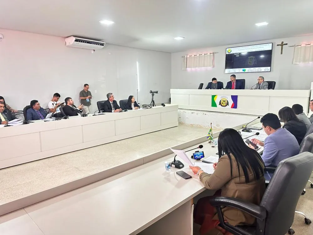 “Base do Prefeito Raimundinho Aprova Criação de Novas Secretarias, Aumentando Despesas do Município