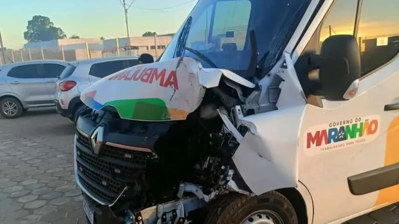Ambulância recém-entregue por Carlos Brandão sofre grave acidente em São Mateus do Maranhão