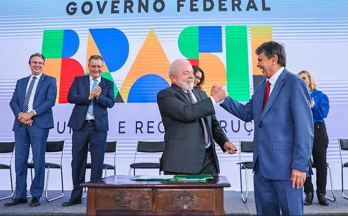 Bolsa Família: governo Lula corta 855 mil famílias; exclusão mensal é a maior da história