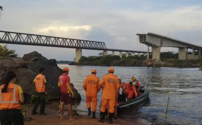 BOMBEIROS RETOMAM BUSCAS POR 12 DESAPARECIDOS APÓS PONTE DESABAR ENTRE MA E TOCANTINS