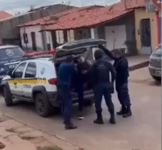 Homem é conduzido à delegacia após agredir mulher grávida no bairro Fátima, em Presidente Dutra
