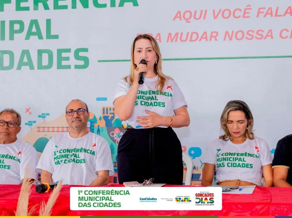 Prefeita Suane Dias e representantes locais discutem melhorias em habitação, saneamento e urbanismo durante I Conferência Municipal das Cidades