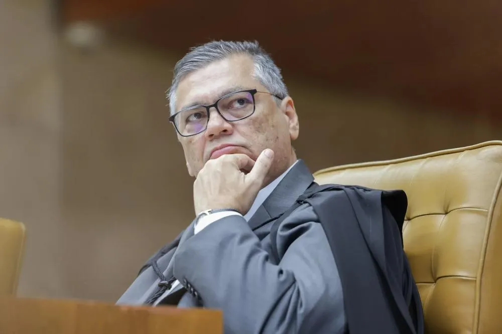 Flávio Dino dobra a aposta e decide que restrições de “atos unilaterais estrangeiros” são ilegais no Brasil
