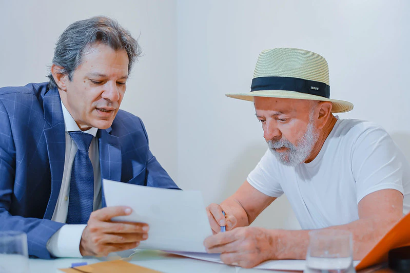 Lula publica nos próximos dias decreto para corrigir salário mínimo, que deve subir para R$ 1.518
