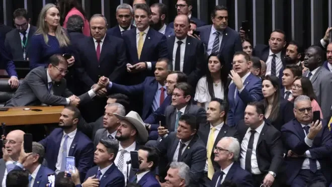 Câmara aprova urgência para projeto de anistia com placar de 311 a 163 votos; texto ainda será definido