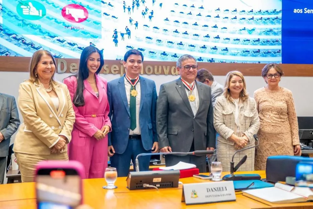 Por iniciativa da deputada Daniella, Assembleia Legislativa entrega Medalha Manuel Beckman a Márcio Ribeiro e Cauê Aragão 