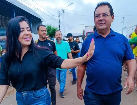 Enquanto o prefeito desfila com obras alheias, servidores de Presidente Dutra desfilam com o bolso vazio