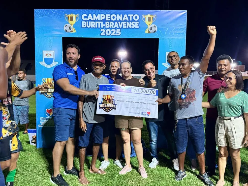 Prefeita Luciana entrega R$20mil em prêmios na Final do Campeonato Buriti-Bravense de Futebol