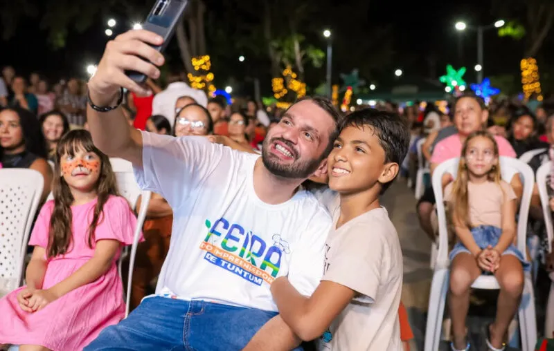 O prefeito Fernando Pessoa celebra sucesso da Feira do Empreendedor em Tuntum