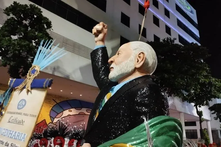 Desfile de Carnaval em homenagem a Lula pode torná-lo inelegível?