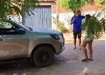Clima tenso em Buriti Bravo: candidato a vice-prefeito da chapa de Cid Costa é atacado e ameaçado por apoiadores da prefeita Luciana Leocádio.