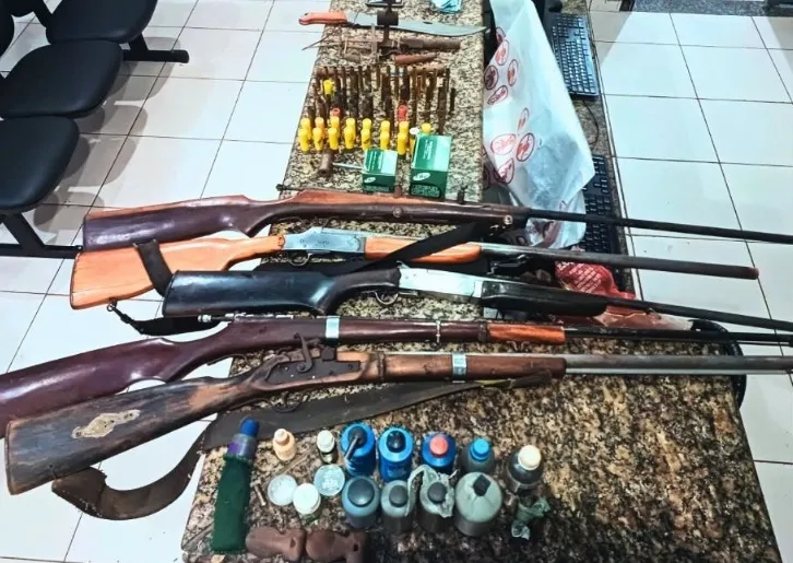 Polícia Militar apreende arsenal em operação na zona rural de Graça Aranha