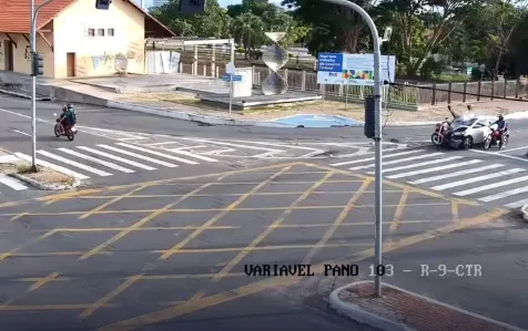 Motociclista morre após ser atingido em alta velocidade por carro em semáforo de Teresina