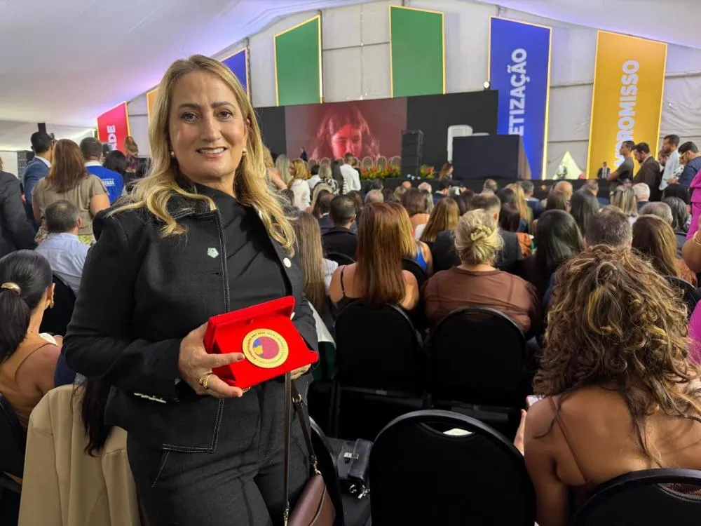Nota 100: Prefeita Suane Dias recebe em Brasília o Selo Ouro de Alfabetização para Gonçalves Dias