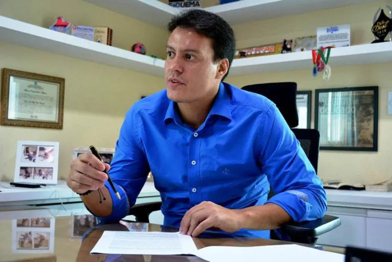 Deputados assinam CPI para investigar vice-governador Felipe Camarão por suspeitas de lavagem de dinheiro