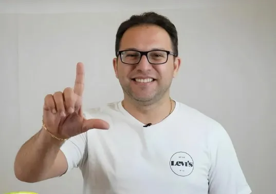 Gestão Léo do Banco, projeta gastar mais de R$ 6 milhões em intervenções escolares, levantando dúvidas sobre a prioridade e a transparência do investimento.