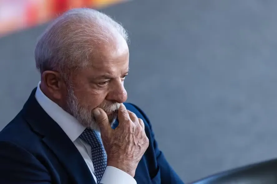 Lula sobre eventual vitória de Flávio Bolsonaro: “Temos que aceitar”