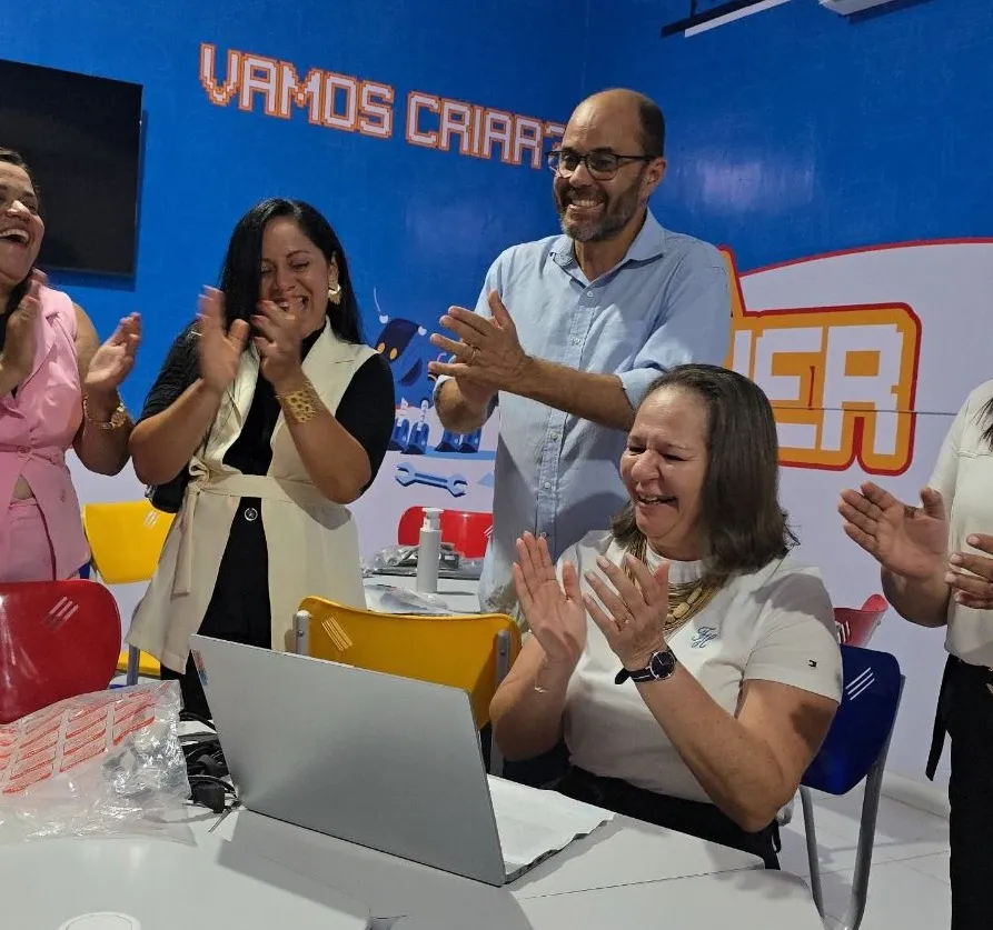 Prefeita Luciana reinaugura mais uma escola reformada e entrega Sala Maker em Buriti Bravo