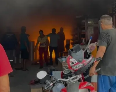 Incêndio atinge metalúrgica na Avenida José Olavo Sampaio em Presidente Dutra