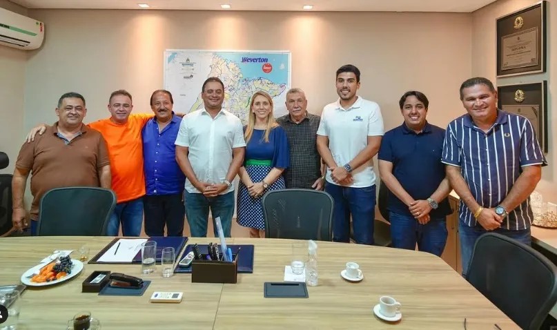  Prefeito Salomão Barbosa participa de encontro com foco em ações municipalistas ao lado do senador Weverton Rocha