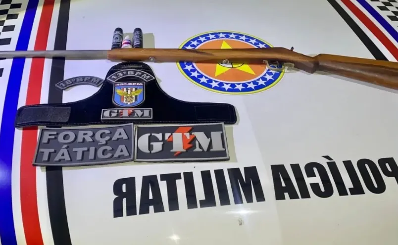 Homem é detido após atirar na rua e confrontar policiais em Dom Pedro