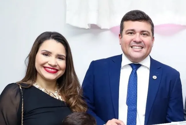  Nepotismo na Câmara: Vereador Fernando Sereno nomeia a própria esposa como assessora parlamentar