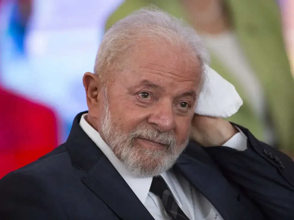 Aprovação do governo Lula caiu de 52% para 47%.
